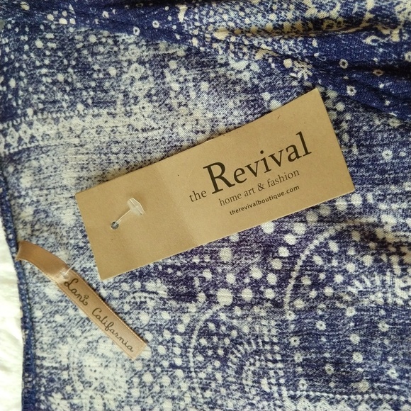 The Revival Lani California bandana v neck crop - Picture 8 of 8